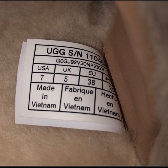 UGG FUZZ YEAH ! Size 7 EUC Peach /Pink - Picture 3 of 3